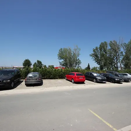 Menada In Tarsis Nova * Napospart
