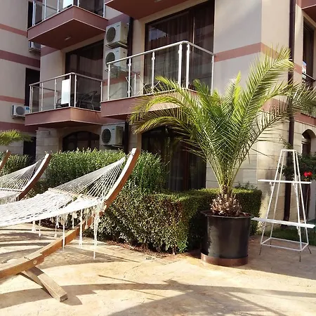 Menada In Tarsis Nova ساني بيتش
